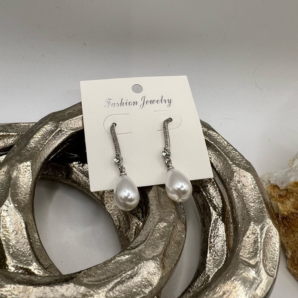 Baroque Style Faux Pearl Earrings W/ Crystals‎ NEW